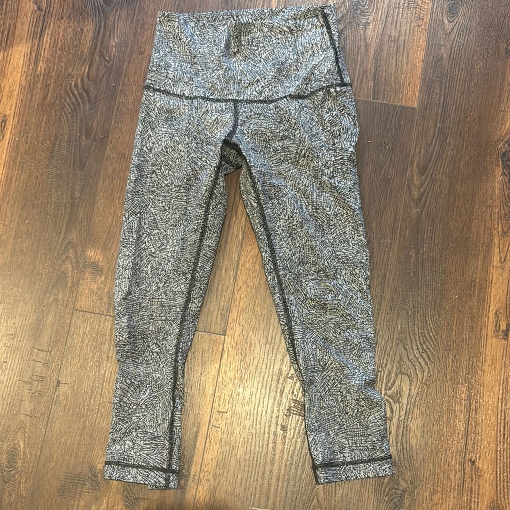 Black and White Patterned Leggings